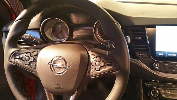 Opel Astra 2015 (interijer) (03)