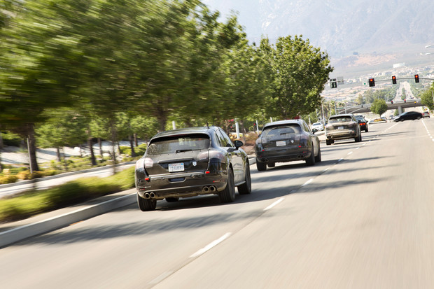 Porsche Macan na cesti (11)