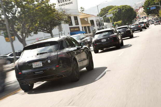 Porsche Macan na cesti (12)