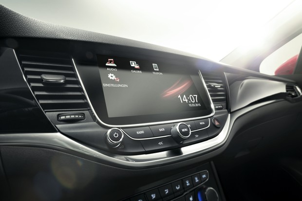Opel Astra 2015 (interijer) (1)