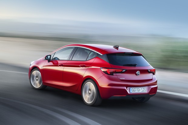 Opel Astra 2015 (2)
