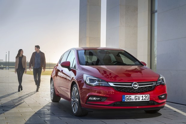 Opel Astra 2015 (4)