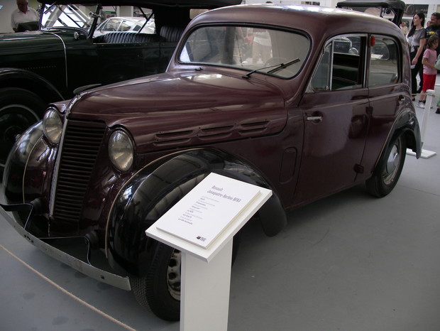 Renault Juvaquatre-Berline BFK4 (1946)