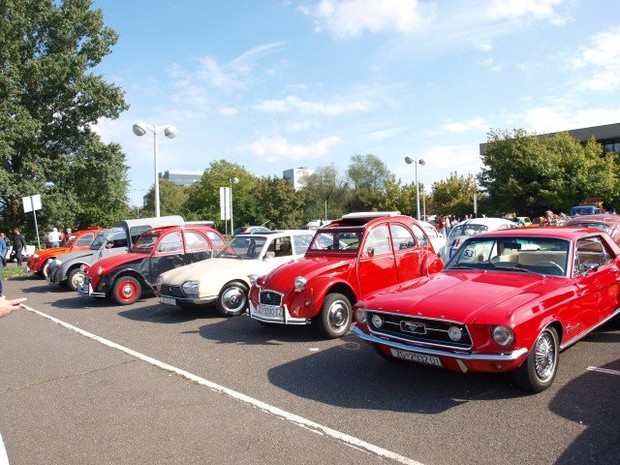 Oldtimeri Skupilo se stotinjak starodobnih automobila (8)