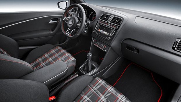 Volkswagen Polo GTI 2015 interijer (2)