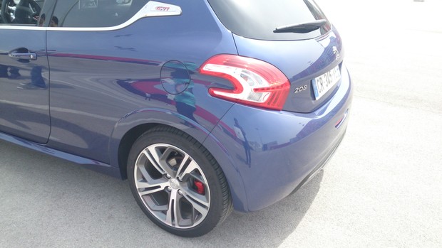 Peugeot 208 GTi (2)