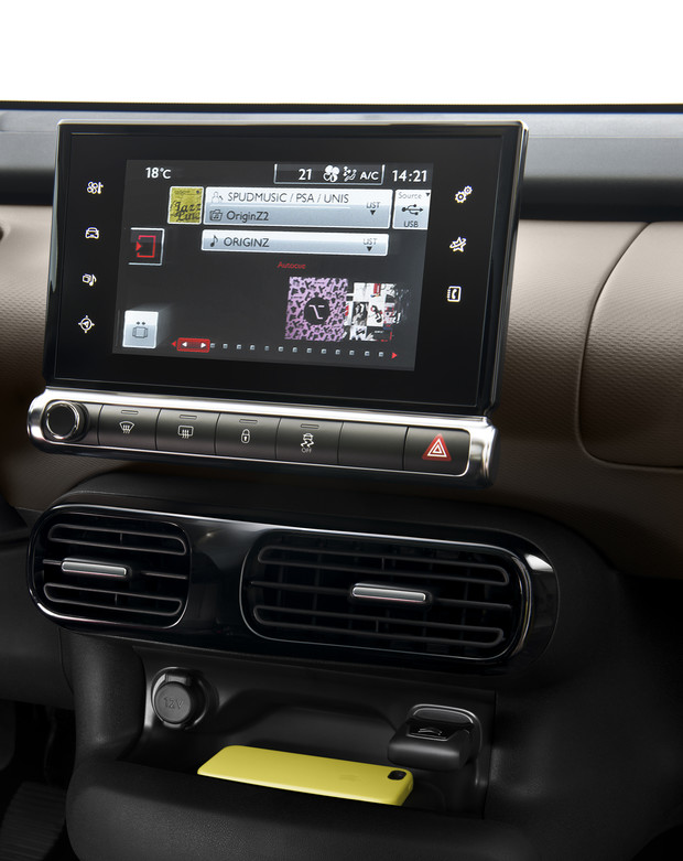 Citroen C4 Cactus interijer (6)