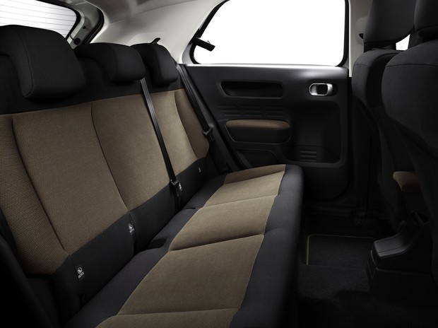 Citroen C4 Cactus interijer (9)