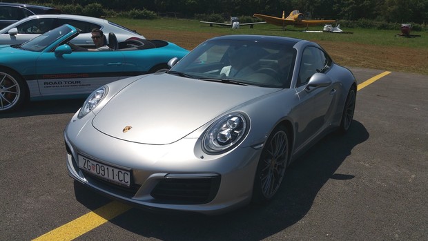 Porsche 911 Carrera 4S (1)