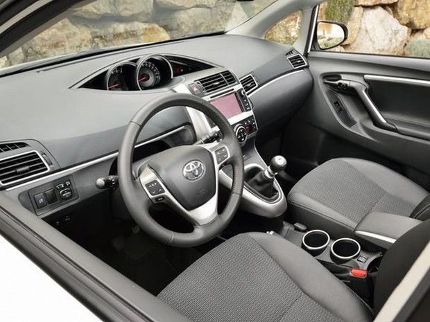 Toyota Verso 2013 (4)