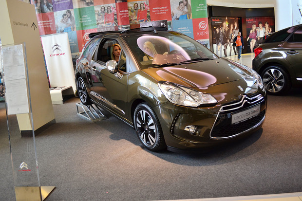 Zagreb Auto Week-hostese (14)