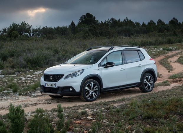 SUV Peugeot 2008 s gratis zimskim gumama