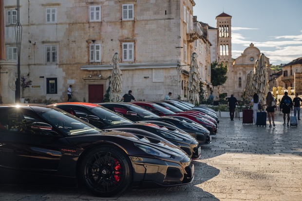 Deset Rimac Nevera prošlo dalmatinskom obalom Deset Rimac Nevera prošlo dalmatinskom obalom