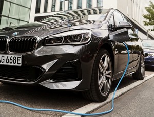 Dorađen je hibrid BMW 225xe Active Tourer