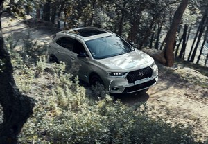 DS 7 Crossback E-Tense 4x4 s 300 KS