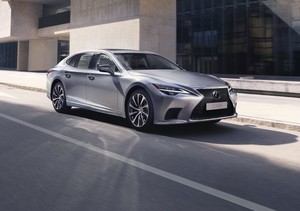 Lexus je za 2023. godinu doradio model LS