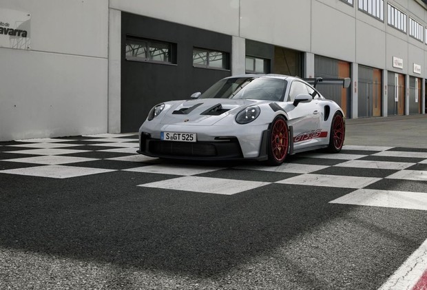 Predstavljen je Porsche 911 GT3 RS