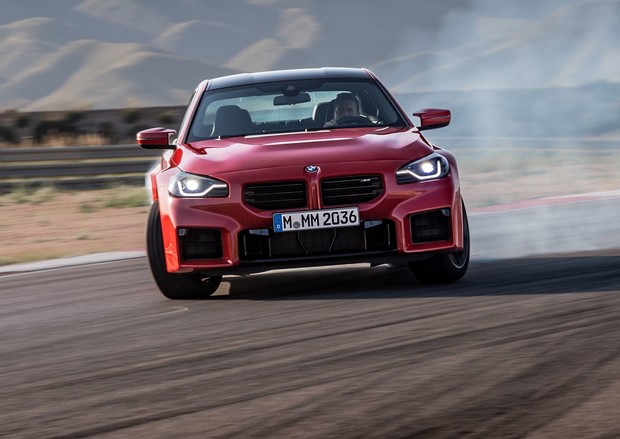 Predstavljen je potpuno novi BMW M2 Predstavljen je potpuno novi BMW M2