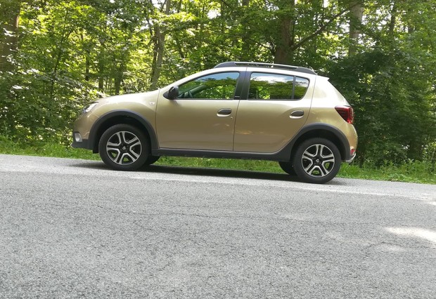 Dacia Sandero Stepway Black&White TEST