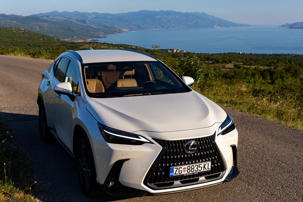 Lexus NX 450h+ PHEV AWD E-CVT TEST Lexus NX 450h+ PHEV AWD E-CVT TEST