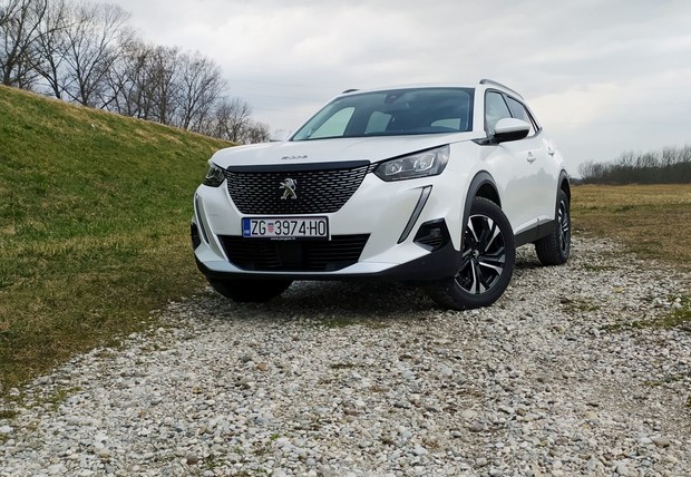 Peugeot 2008 Allure BlueHDi 100 S&S TEST