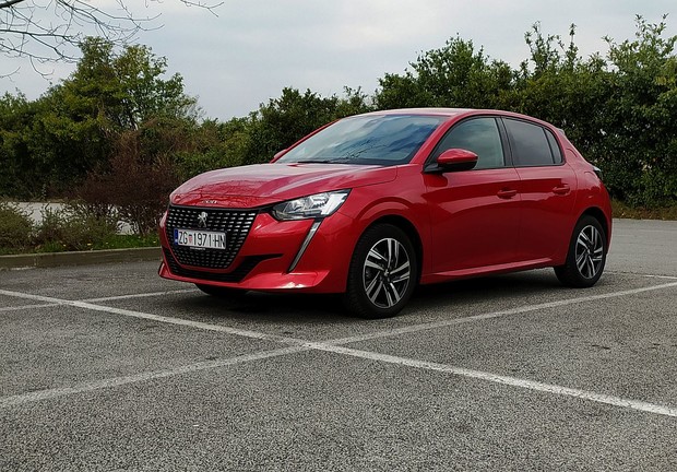 Peugeot 208 Allure 5V Blue HDi 100 TEST