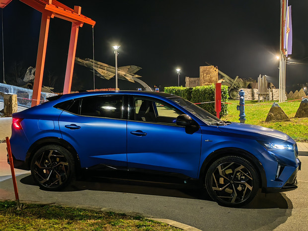 Renault Rafale E-Tech plug in hybrid 4x4 300