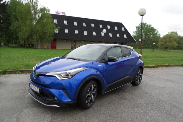 Toyota C-HR hybrid 1-8 VVT-i 122 C-ult TEST