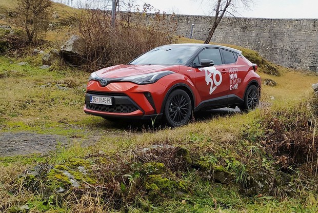 Toyota C-HR Hybrid 2.0 Launch Edition TEST