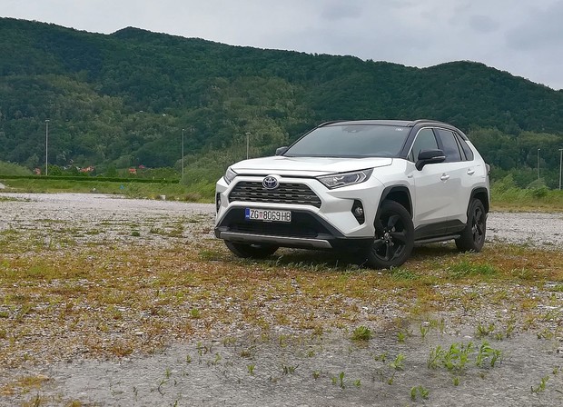 Toyota RAV4 Hybrid e-CVT 2WD Style TEST