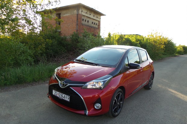 Toyota Yaris 1.33 VVT-i 99 Bi-tone TEST