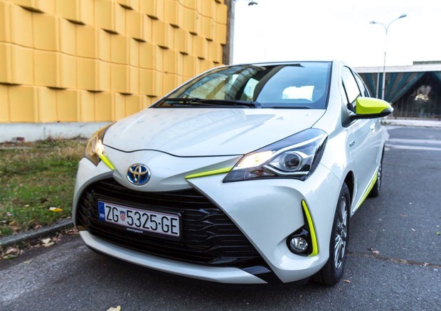 Toyota Yaris 1.5 HYBRID HSD Sol TEST