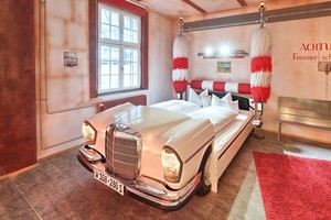 V8 hotel s automobilskim dizajnom