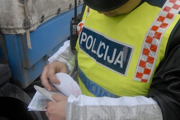 Tko je dužan ukloniti predmete nakon prometne nesreće? Tko je dužan ukloniti predmete nakon prometne nesreće?